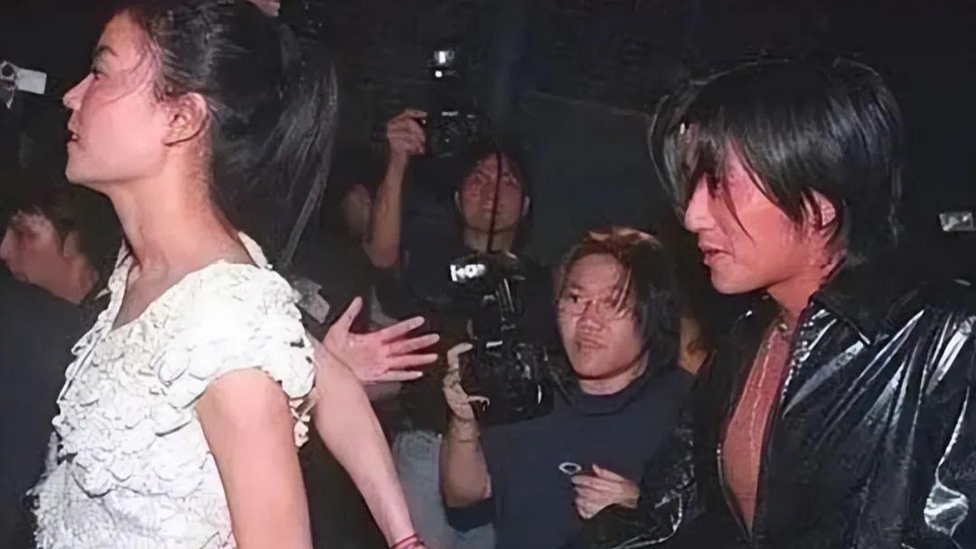 那英喊话王菲：谢霆锋这种小白脸北京满大街都是！王菲用10字回怼