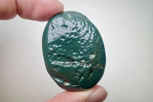 沙漠瑰宝雕刻绿度母，这成色秒杀大多数绿松石