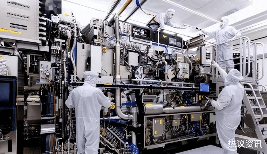 321亿订单取消,中企搬入首台国产光刻机,外媒:盖茨说得很对