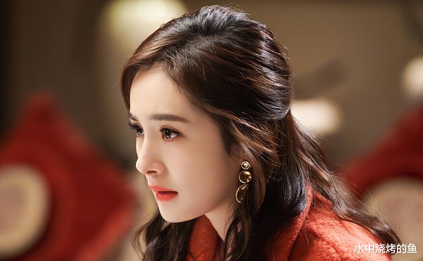 杨幂万字采访热搜霸屏，自我剖析缺点堪称人间清醒，可惜闺蜜的一番话彻底改变风评