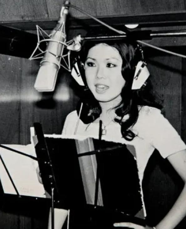 关菊英|18出名50出柜，她是港圈最潇洒老戏骨，5年前秘婚亿万同性富婆