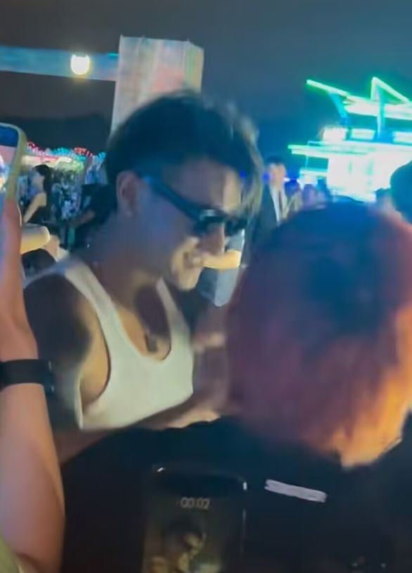 王思聪携五位美女现身电音节,左拥右抱生活惬意,近照颓废遭吐槽