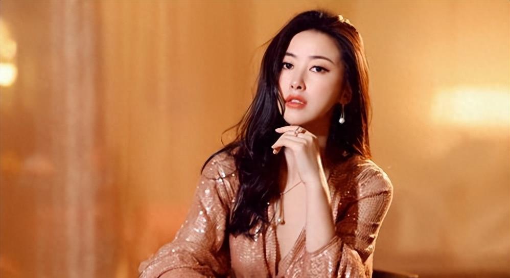 京圈6大富婆曝光,身价过百亿,坐拥北京一条街,娱乐圈只手遮天