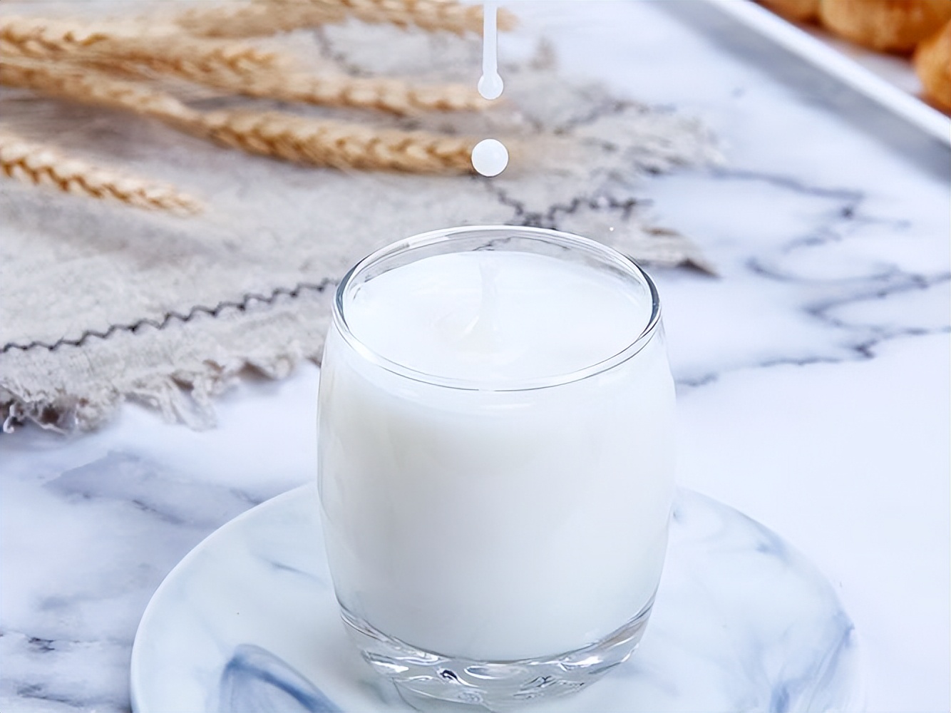 牛奶和它“不搭”，医生强调：同食可能导致消化不良，需分开食用