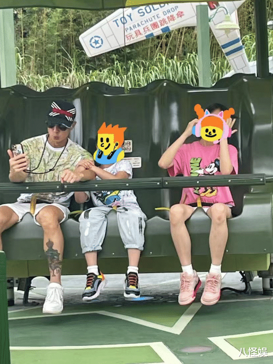 吴尊举家出游,林丽莹素颜稚嫩比女儿还显小,NeiNei膝盖淤青明显