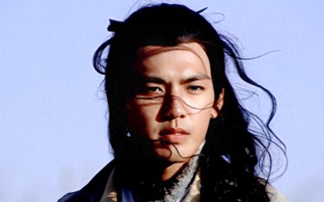 年轻时帅气逼人，老了却像“大姨”，这6位中年油腻的男星好可惜