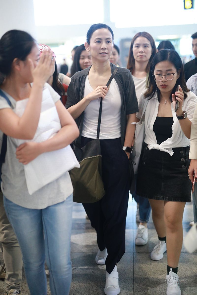 旺夫视后,拒绝豪门至今未婚,如今53岁素颜自然自信,女人味十足