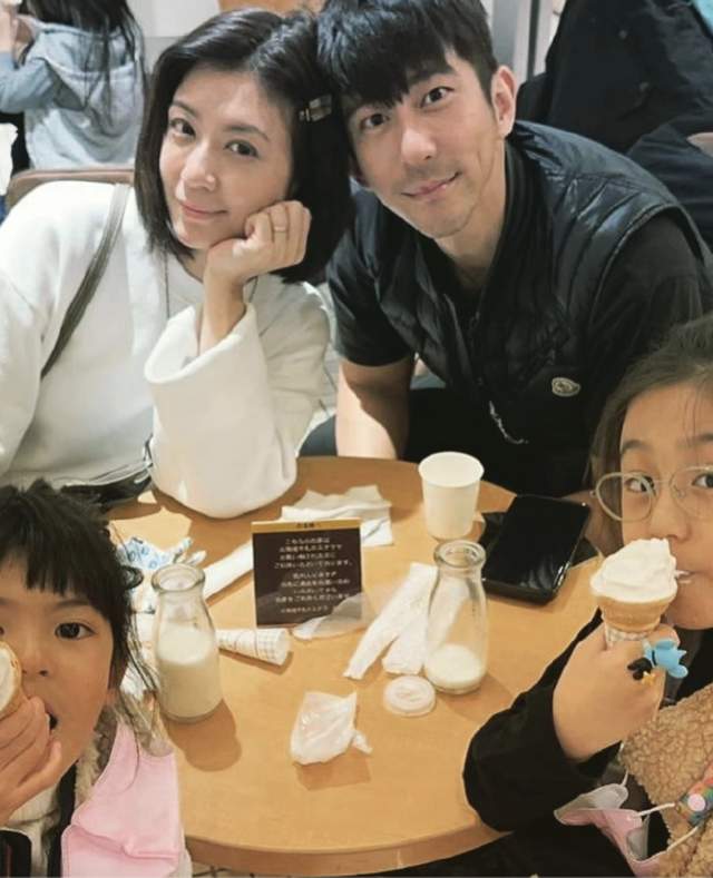 修杰楷|修杰楷分享女儿日常,咘咘发牢骚到放假就下雨,Bo妞练钢琴很认真