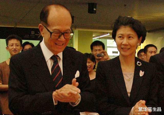 周凯旋陪伴李嘉诚多年,两人感情融洽,女方受访公开二人相处细节