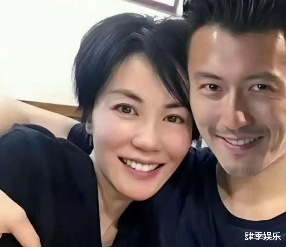 王菲现身机场，小腹隆起疑似怀孕，她和谢霆锋终于盼来了这一天