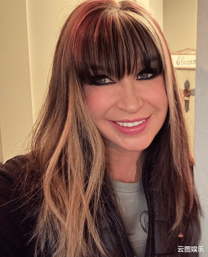 男人女人向前走|66岁动作女星罗芙洛近况，化浓妆变化大！求婚孟海被拒后返美生活