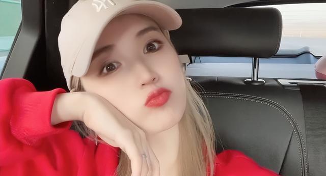 马蓉|马蓉疑似新恋情曝光,与帅哥同居豪宅,晒嘟嘴卖萌照片很开心