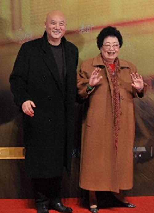 贪财又贪色,仗着资历在圈内“横行霸道”,这6位晚节不保真不冤