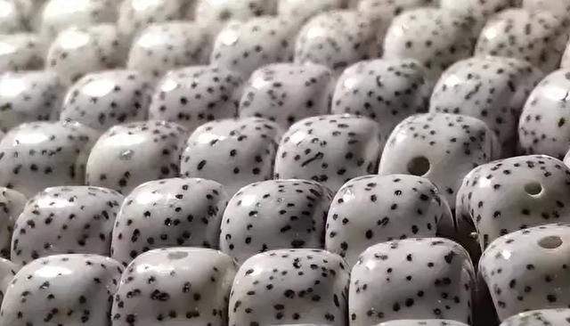 星月菩提为什么盘出来是黄的,而不是红的呢?