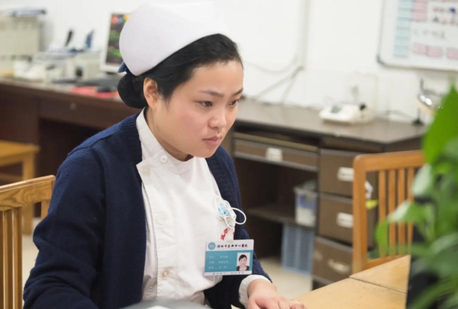 护士|“女护士就不配问工时吗?”从医院离职,找工作反被小诊所“怼”