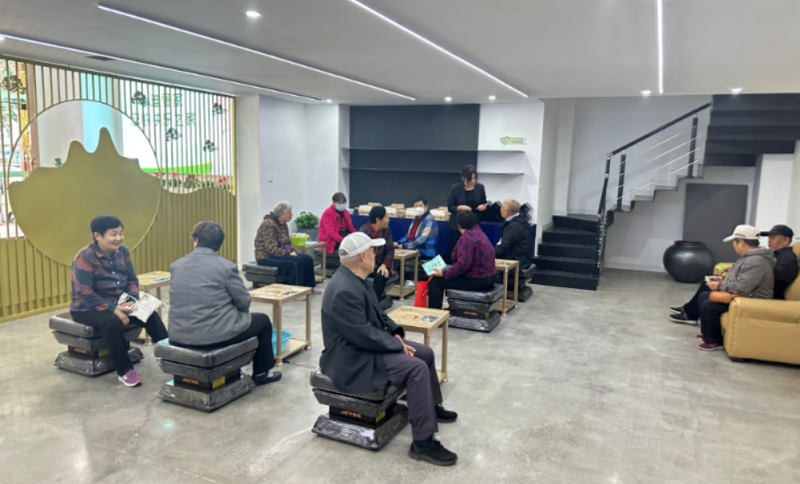 幼教“自救”指南：育儿转行干养老