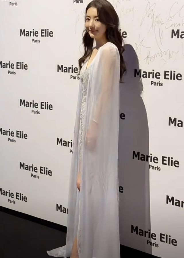 伊能静|伊能静活动生图,皮肤身材被赞少女,与小20岁方媛同框不逊色