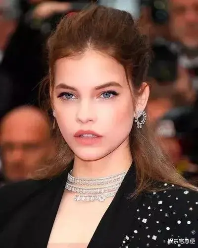 被美化的大女主水果娜,9年时间生两子嫁入LV家族,Lisa比她差吗