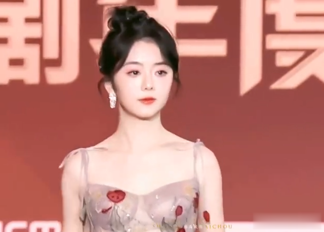 衣柜|《你比星光美丽》开机！谭松韵许凯确认平番，女方太沉迷职场剧了