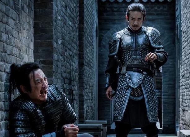 白鹿|当红明星出道前旧照:虞书欣单眼皮小眼,赵露思脸圆,白鹿认不出