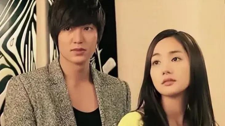 韩国顶流女星朴敏英整容过度，为上位甘当财阀玩伴，男友满身黑料