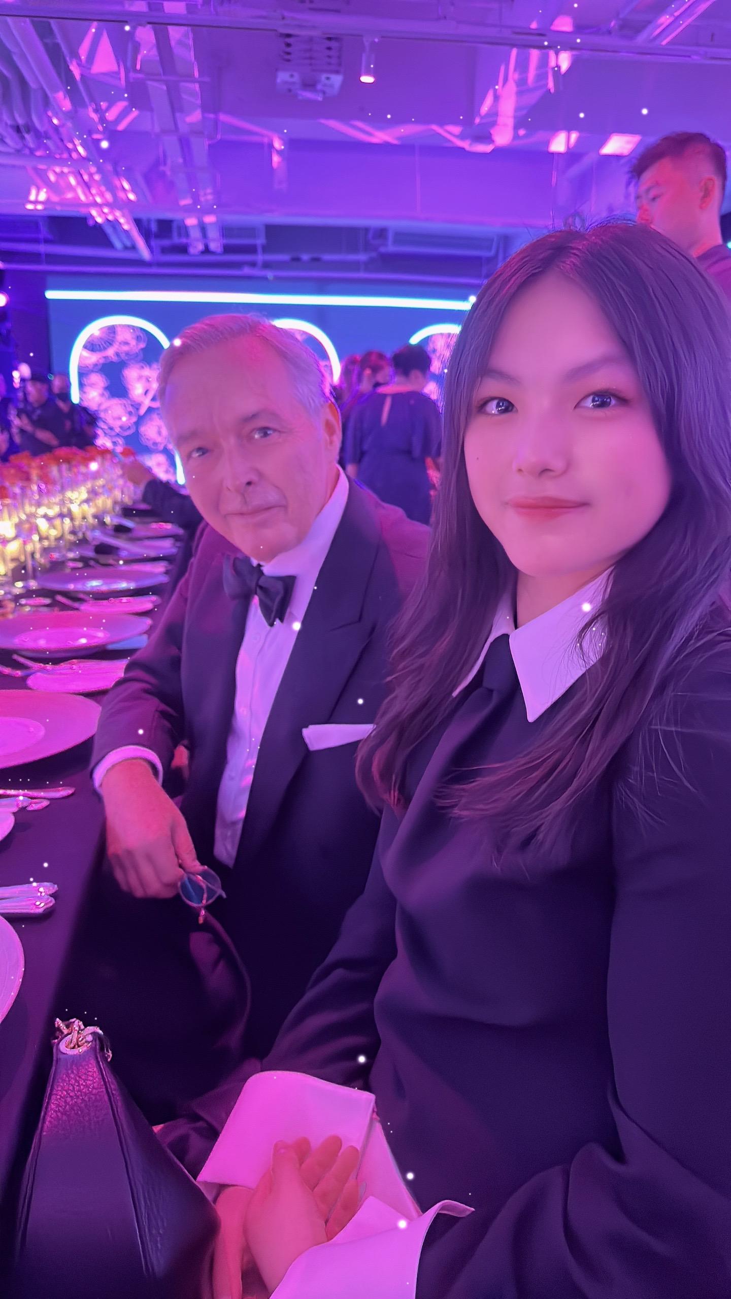 李湘带王诗龄出席奢华晚宴,大方分享前夫王岳伦和女儿亲密合影