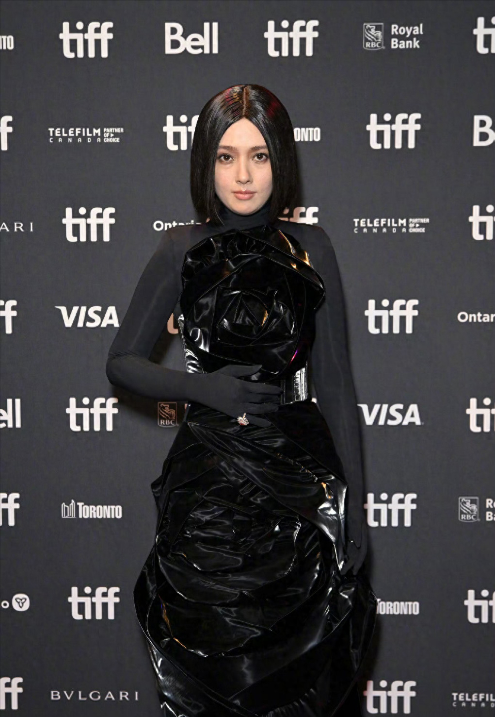 郭碧婷向佐合体走红毯,郭碧婷模样大变认不出,脸垮、老了很多