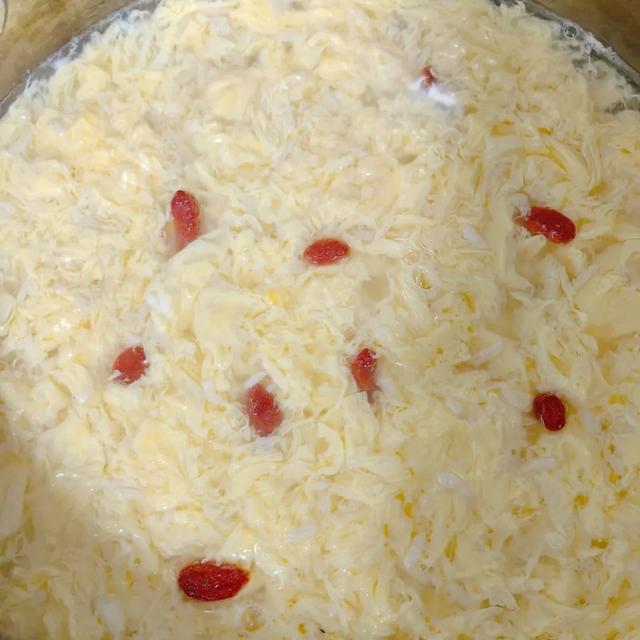 美容养颜的一道快手小吃,冬日必喝,拥有少女的面容