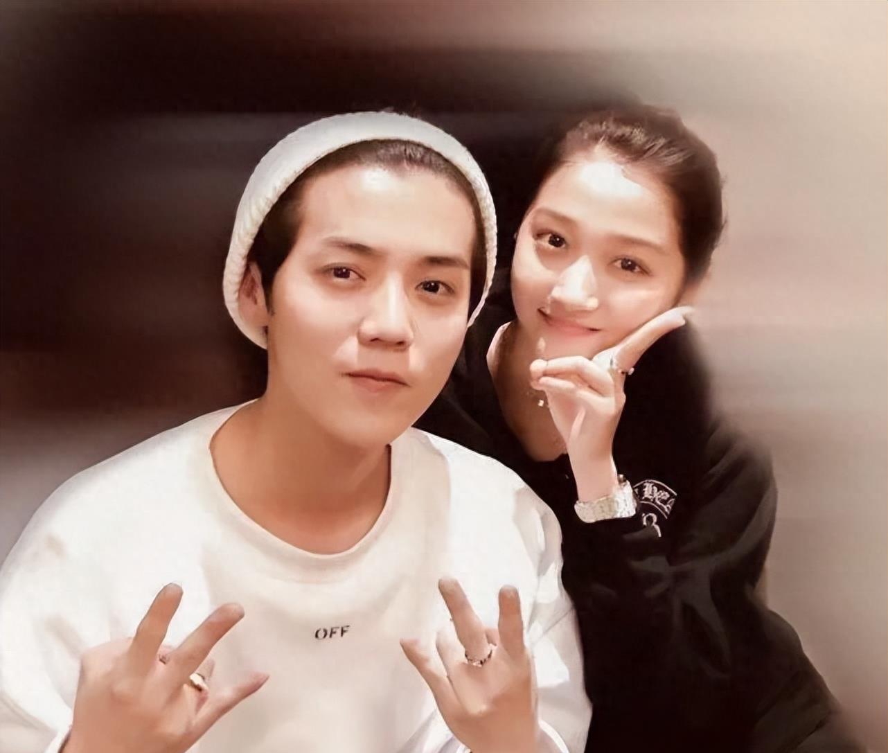 鹿晗卡点为关晓彤庆生,曝庆生现场照超浪漫,喝红酒吃3699元的蛋糕