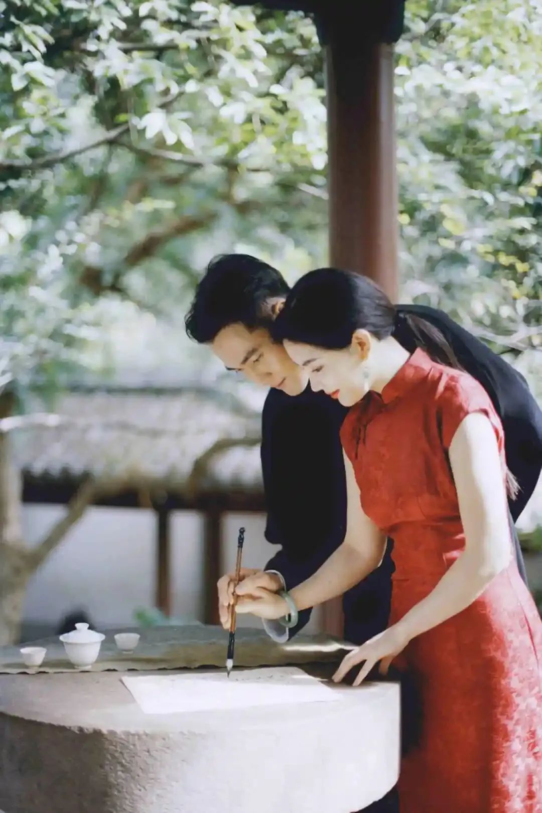 女星官宣结婚!12年前靠清纯照虏获无数宅男,演戏10年却无人知