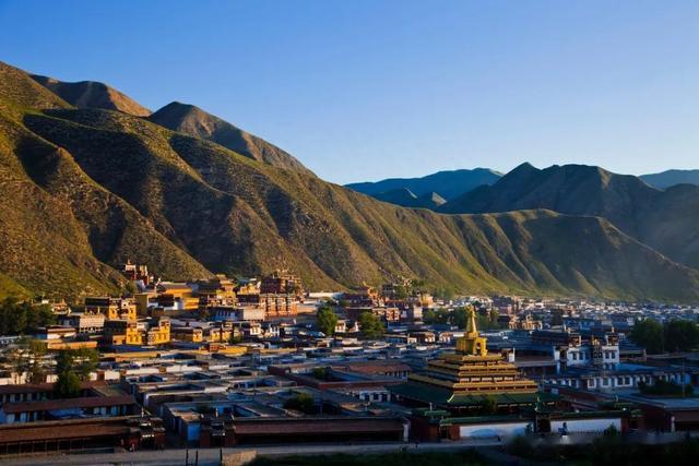 旅游业资讯|不是西藏不输川西，这个低调的西北小城，藏着世界级绝美风光！