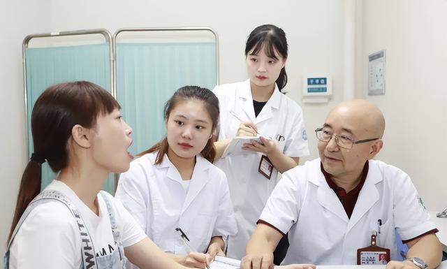 临床医学|临床、口腔不吃香了？2023医学类专业排名出炉，中医学的春天来了