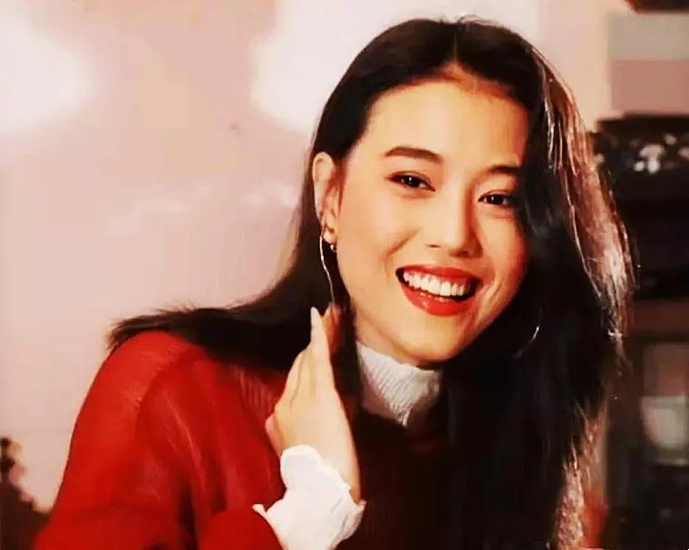 演员周海媚:57岁独居北京,不结婚不生子,不需要男人碍手碍脚