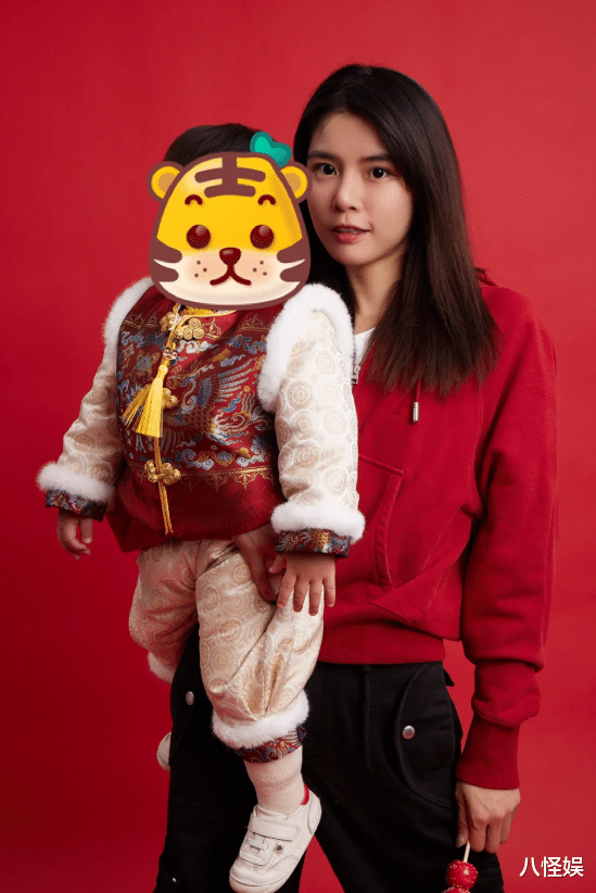 苏醒与小11岁廖语辰正式官宣!产子四年首晒合照 甜蜜搂肩夫妻相足