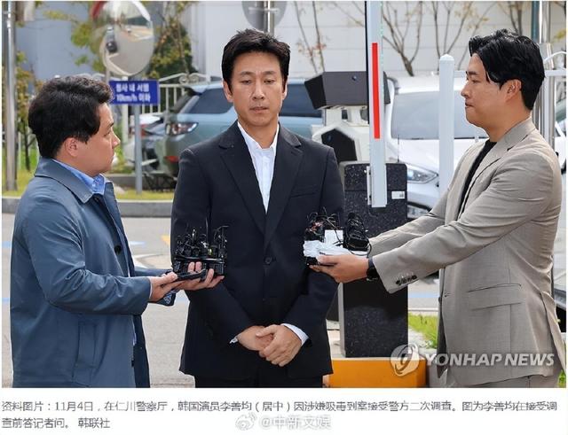 李善均身亡前疑似最后监控曝光，深夜开车进公园第二天早上被发现遗体，警方：现场没他杀痕迹，家属不愿尸检