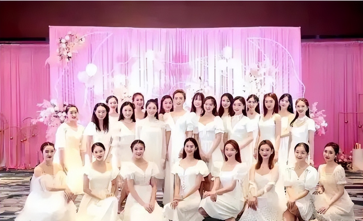 许家印的“后宫佳丽”,能歌善舞,愿“献身艺术”