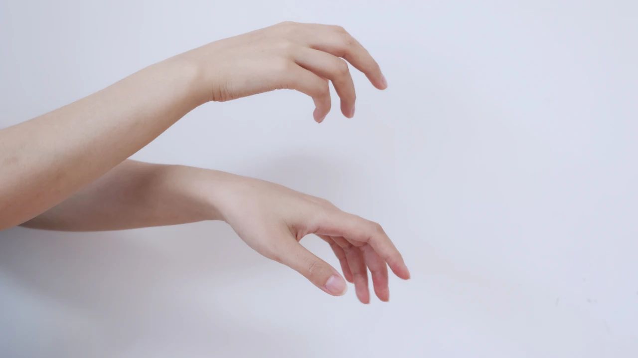 维生素B12对于人体至关重要,一旦缺乏,就可能出现4个症状