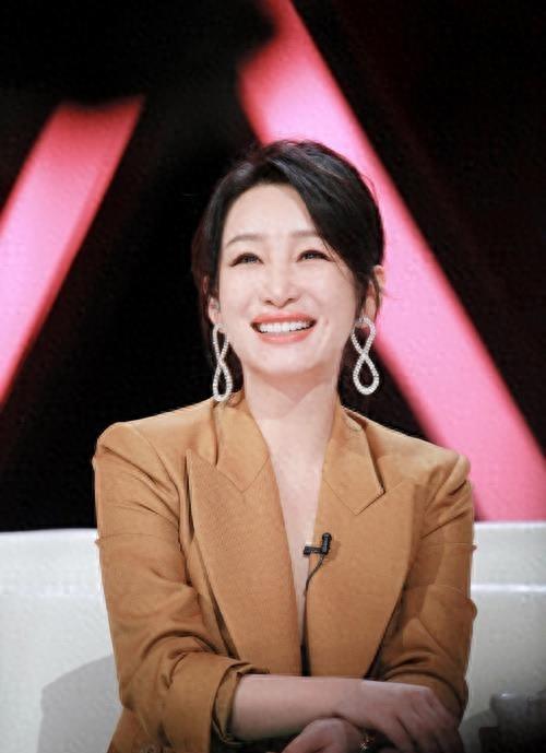 秦海璐“巨婴症儿子”现已8岁,看到长相后,网友觉得有些意外