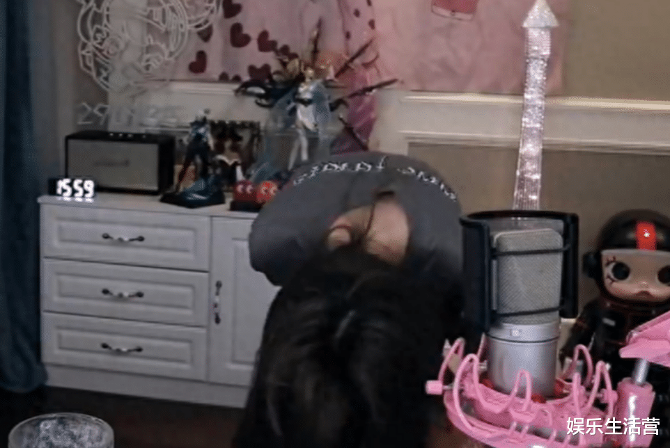 掉粉200万!周淑怡分手鞠躬道歉,泪水打湿衣服,灯牌暴露还爱他