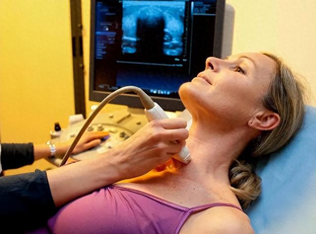 鸡蛋是甲状腺结节的“发物”吗？医生：保护甲状腺，5物要管住嘴