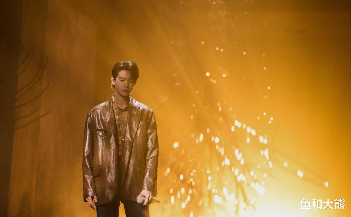 魏大勋|《大侦探9》合体海报，张若昀与何炅平分C位，魏大勋镶边变中间