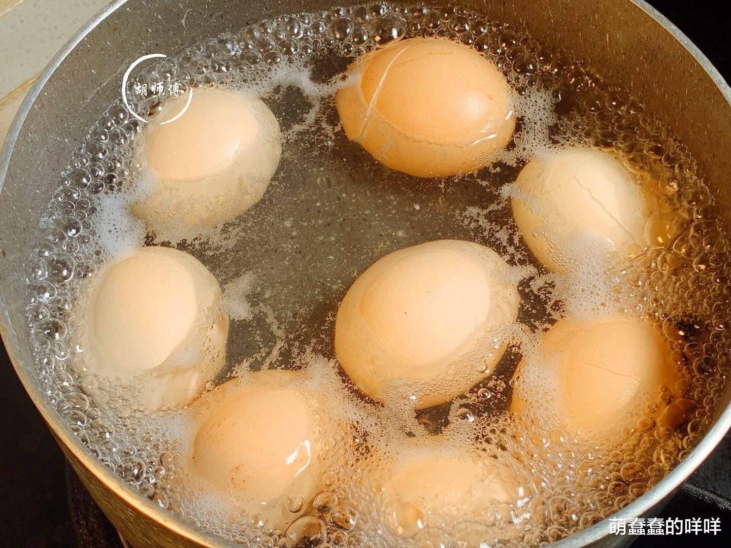 水煮鸡蛋|煮鸡蛋时，最忌直接下锅，记住4个技巧，鸡蛋鲜嫩爽口，营养不流失