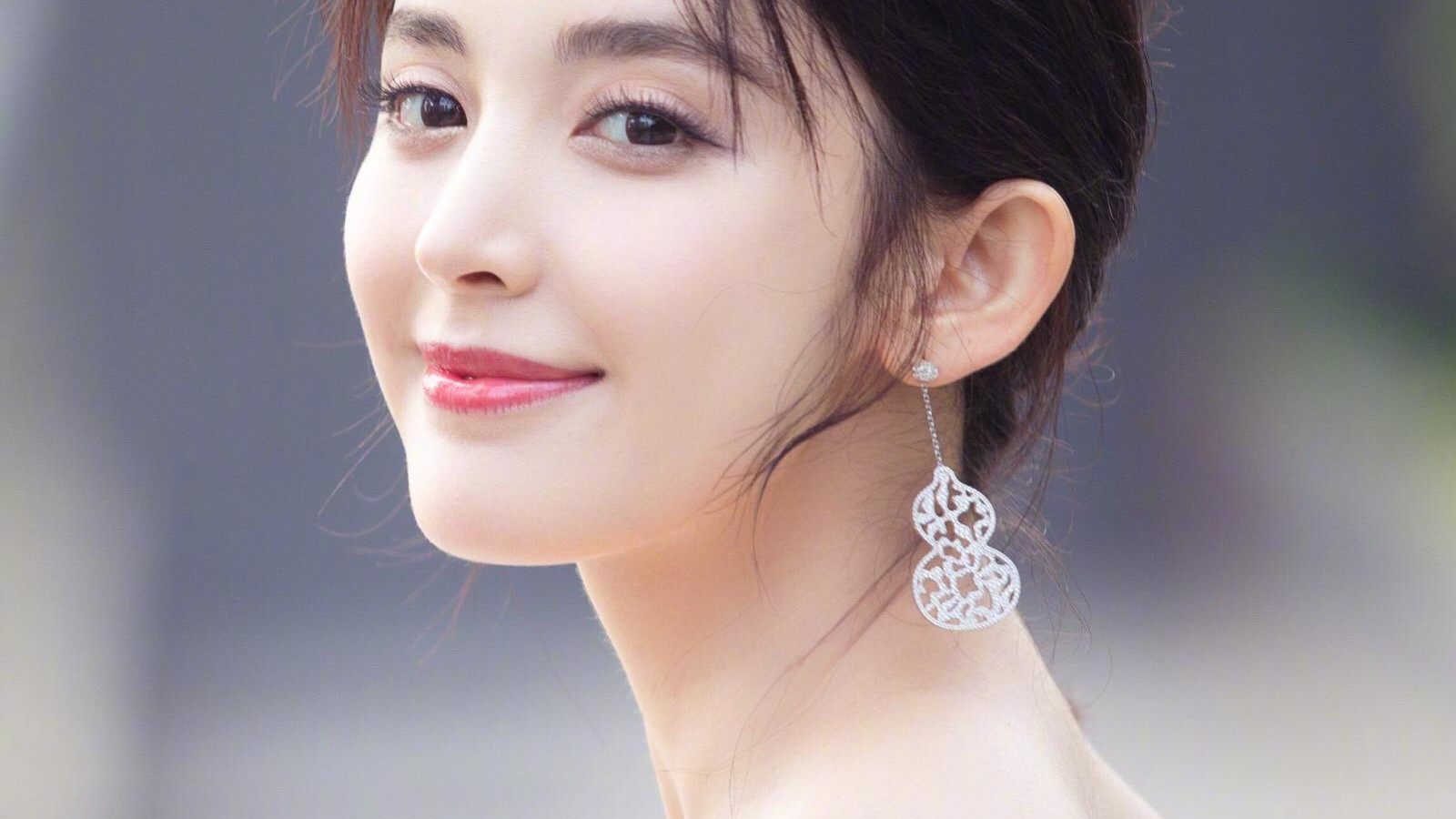 迪丽热巴|曝某90后知名女星知三当三，同时与4位男星有瓜葛，偷情被抓现行！