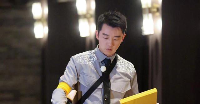 周深|郑恺的“没法说”，周深的“没法动”，让这期《跑男》赢麻了