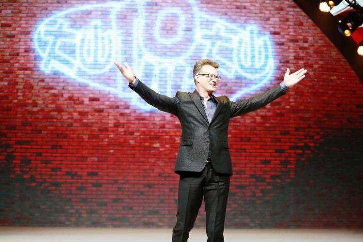 被冯巩一句话点醒了,离开中国后,相声演员大山,如今怎么样了