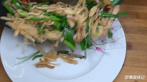 韭菜|一份肉丝炒饼12元,在家自己做成本不到5块钱,咸香可口,好吃