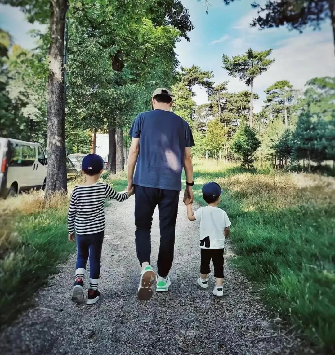 男神|曝叔圈男神不自爱，乱搞剧组夫妻，付费找外国妞，靳东无辜躺枪