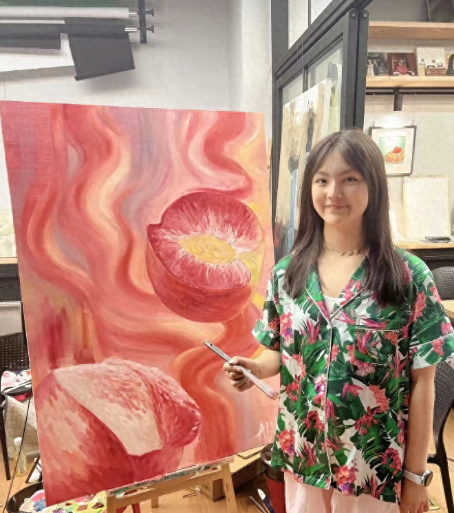 王岳伦现身画展模样变化大,满头黄发身材暴瘦,疑仍住李湘豪宅