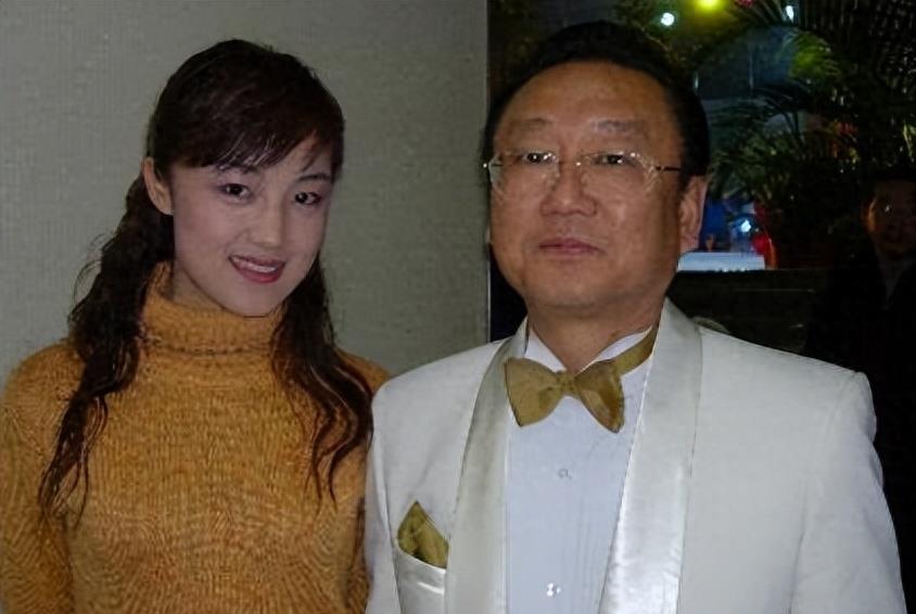 谢霆锋花巨资退出了加拿大国籍,回国只为捞金的蒋大为终于落马