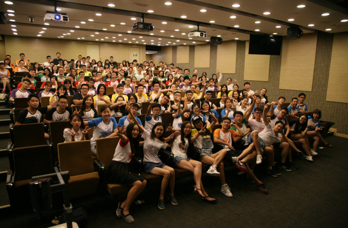 这个学生联合会成立的本意,是为了为香港大学生谋求更多的福利,可是